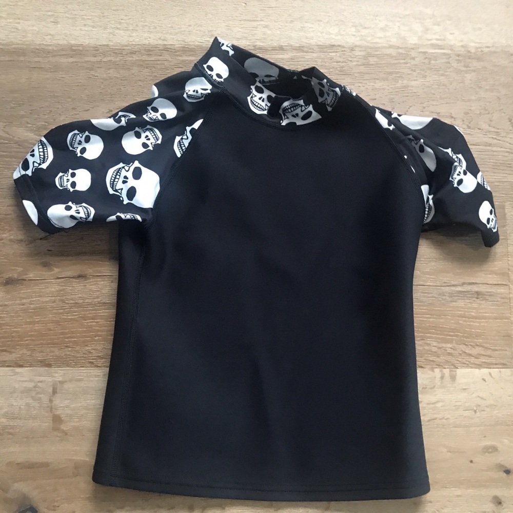 Skulls wetsuit rash guard